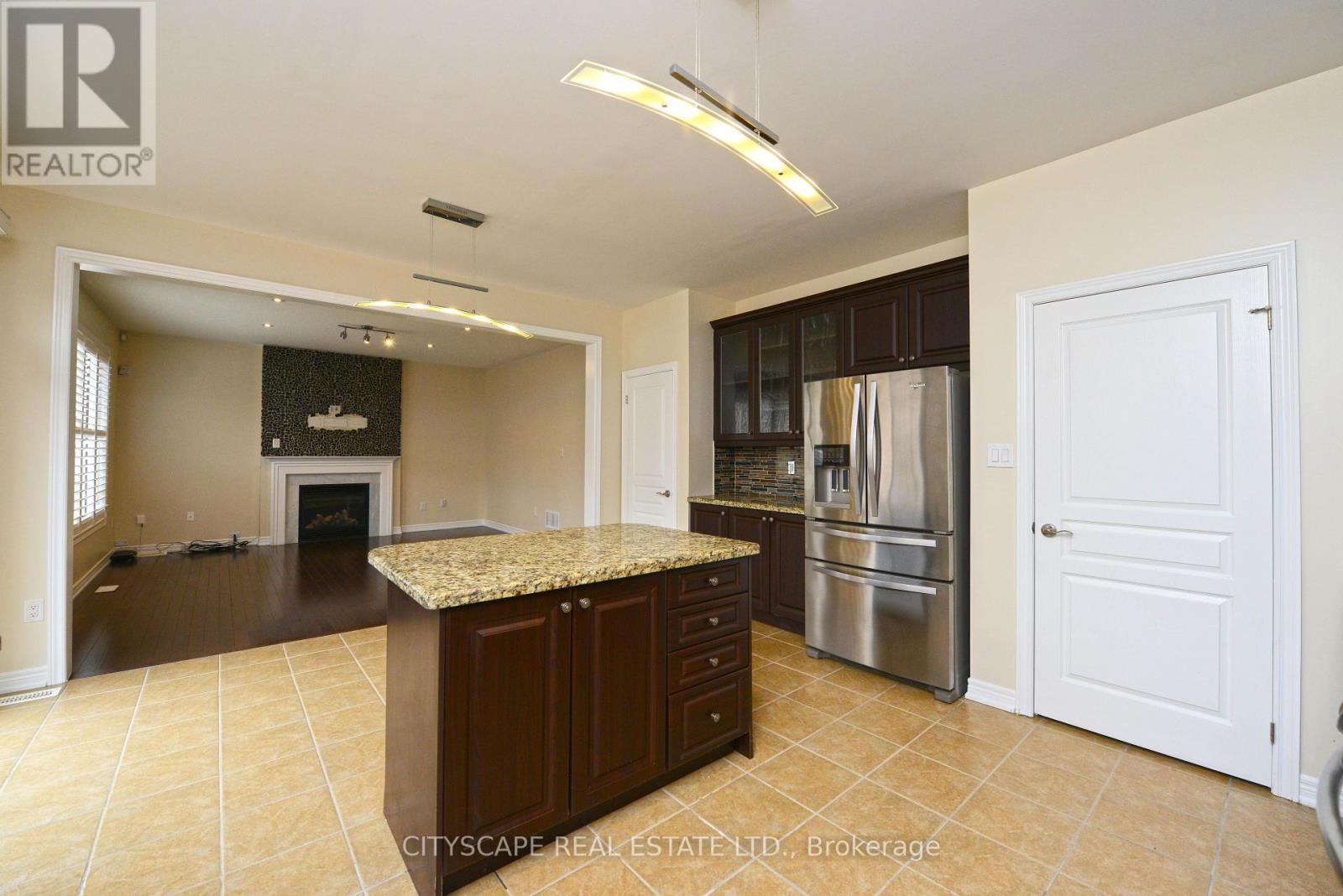 32 Fallmeadow Circle, Brampton, Ontario  L6Y 0Y8 - Photo 9 - W13593288