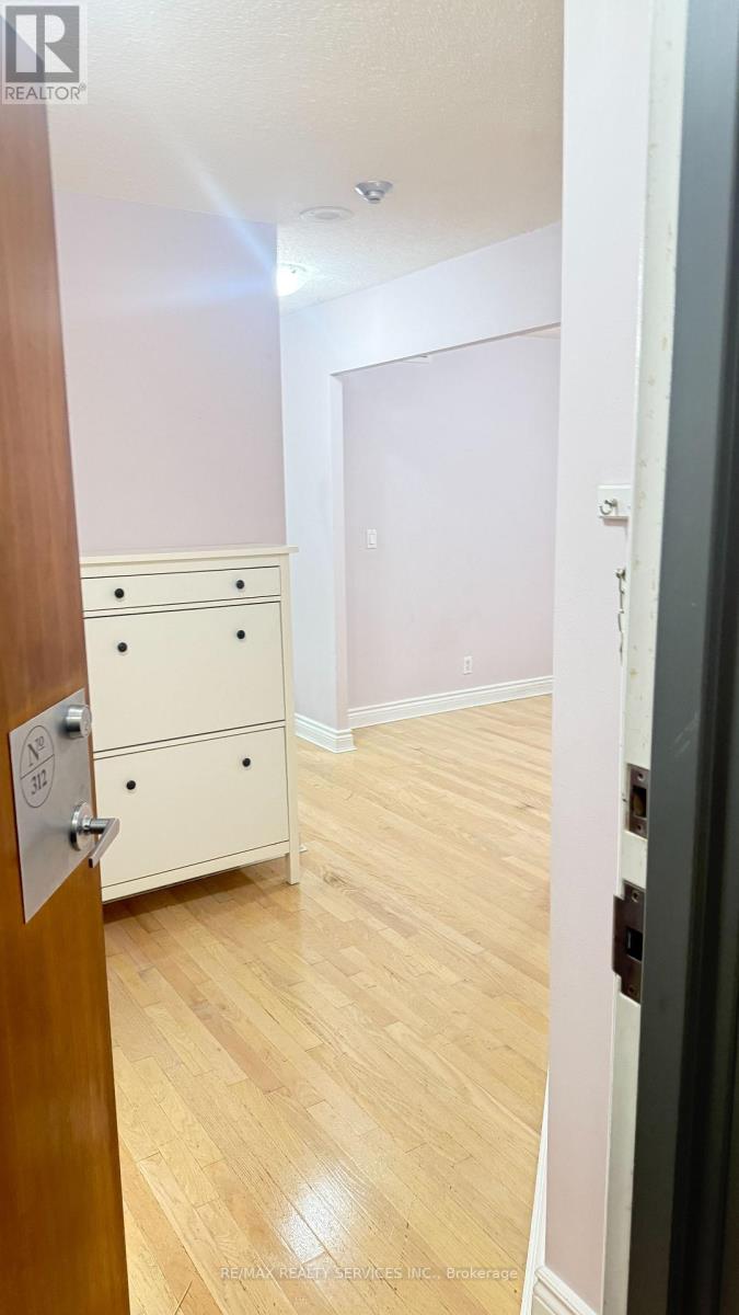 312 - 1 Elm Drive, Mississauga, Ontario  L5B 3C2 - Photo 2 - W13593320