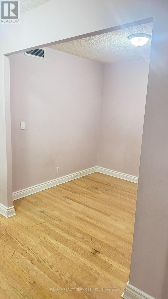 312 - 1 Elm Drive, Mississauga, Ontario  L5B 3C2 - Photo 4 - W13593320
