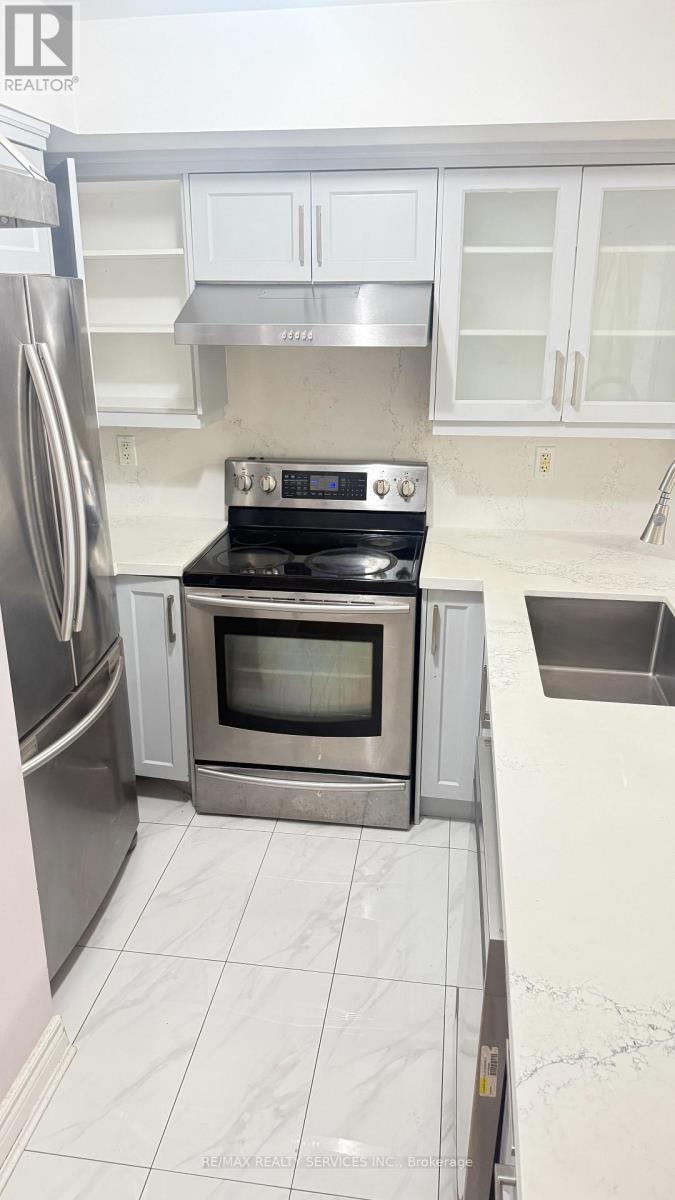 312 - 1 Elm Drive, Mississauga, Ontario  L5B 3C2 - Photo 5 - W13593320