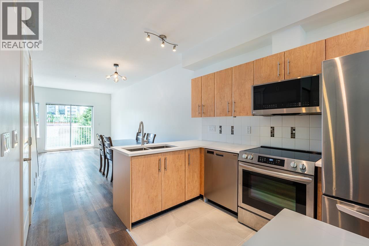 21 730 Farrow Street, Coquitlam, British Columbia  V3J 7Y7 - Photo 2 - R3148583