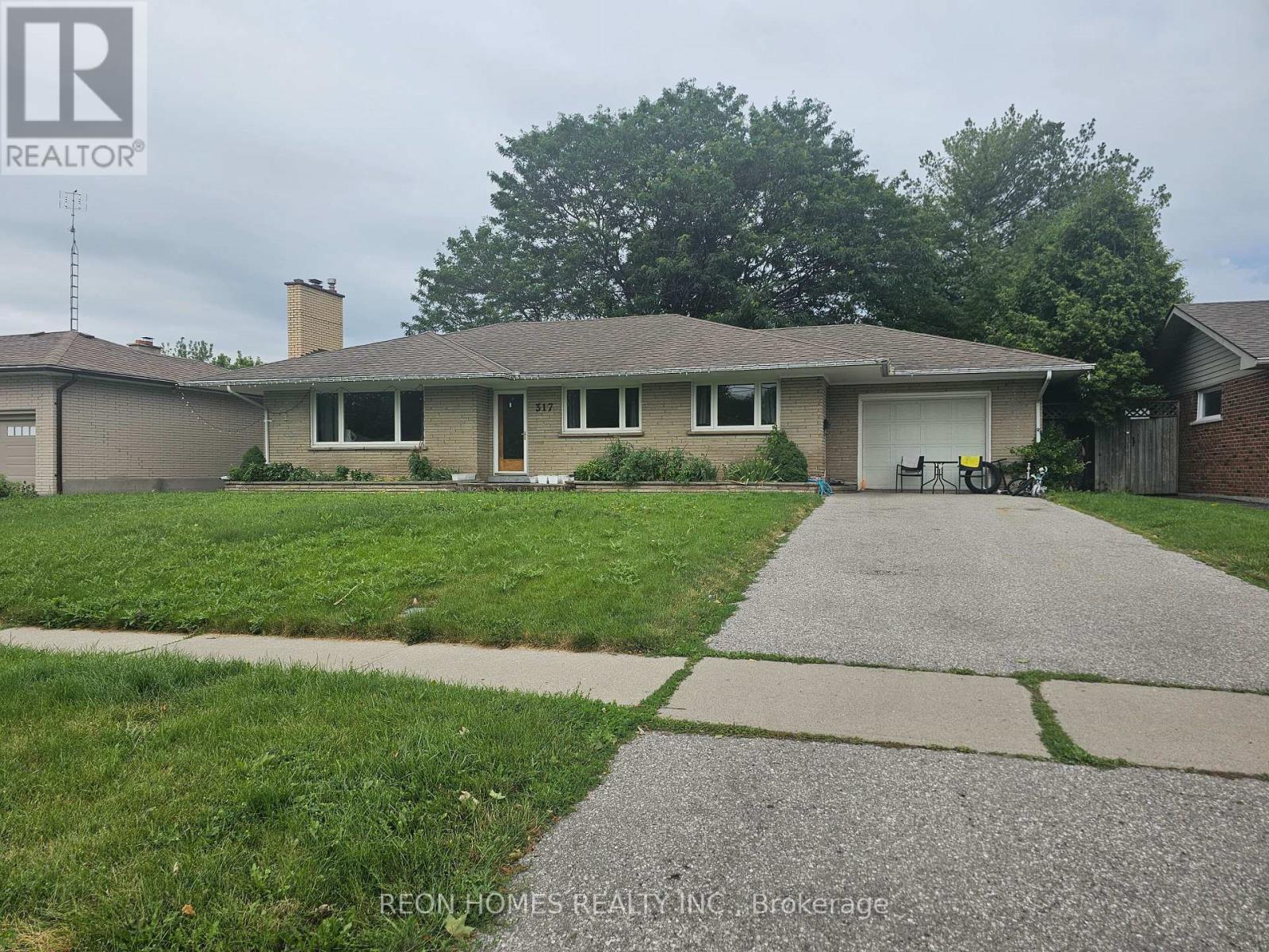 317 FAREWELL STREET, Oshawa (Donevan)