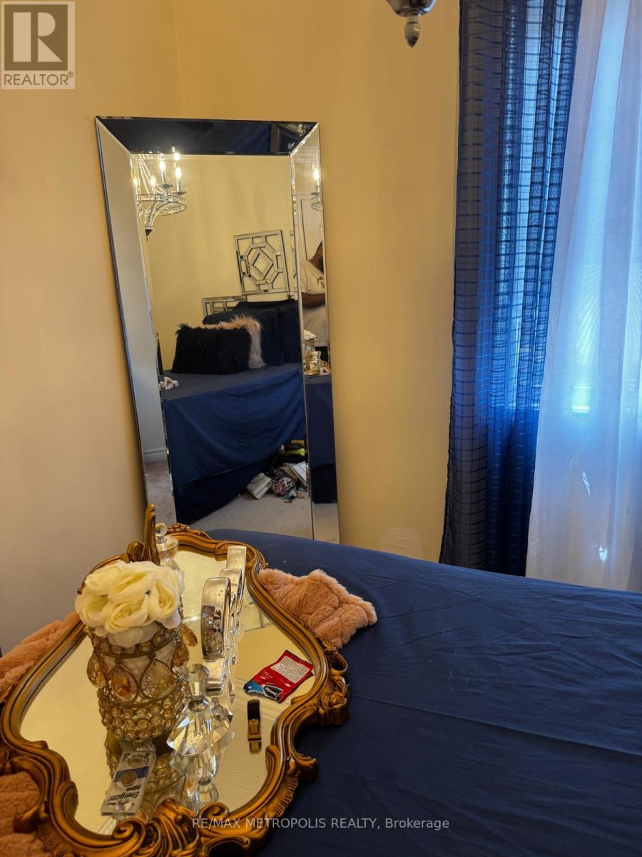 2nd Bedroom - 2757 William Jackson Drive, Pickering, Ontario  L1X 0C1 - Photo 4 - E13593508