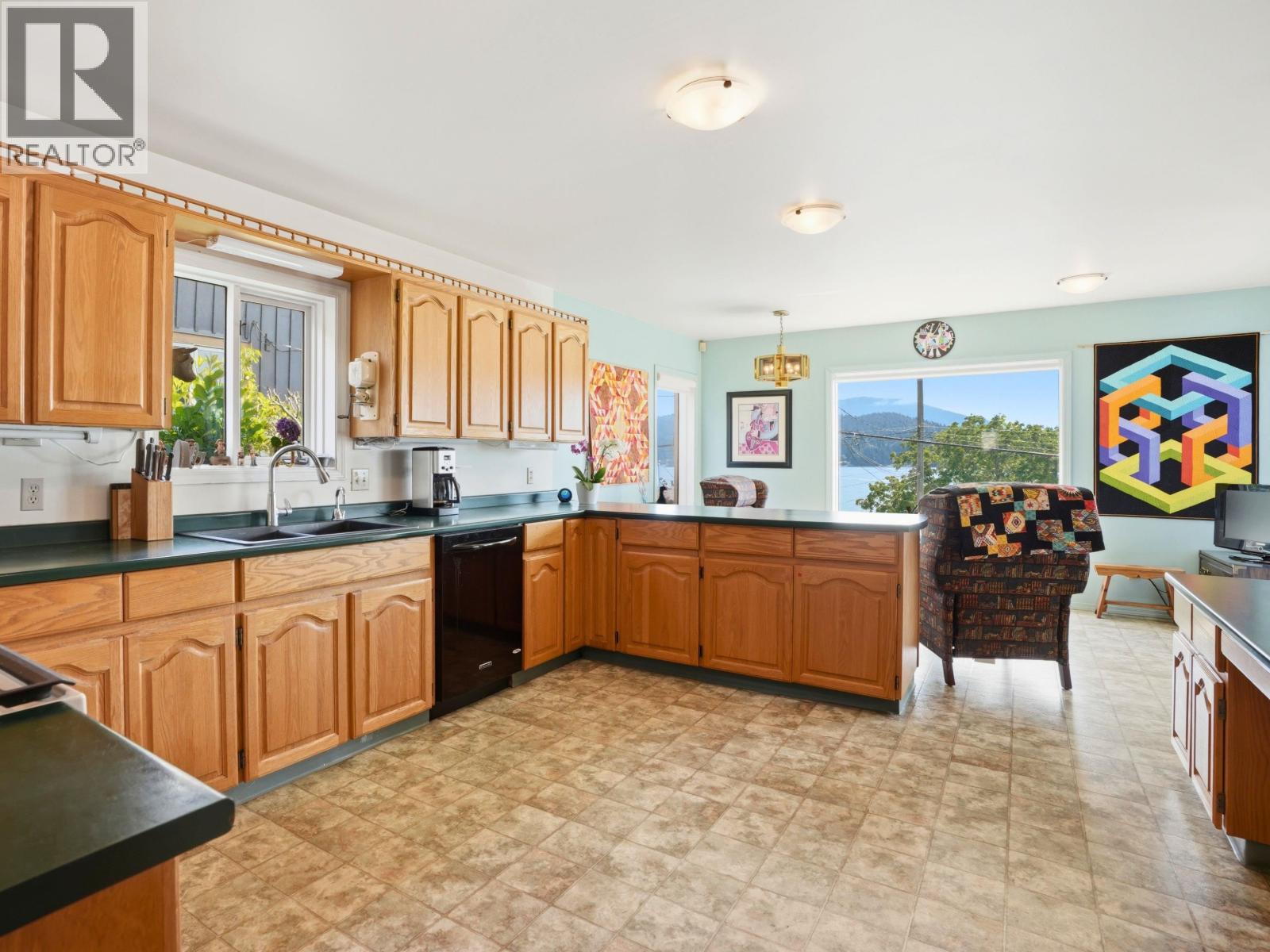 603 Marine Drive, Gibsons, British Columbia V0N 1V1 - Photo 3 - R3148858