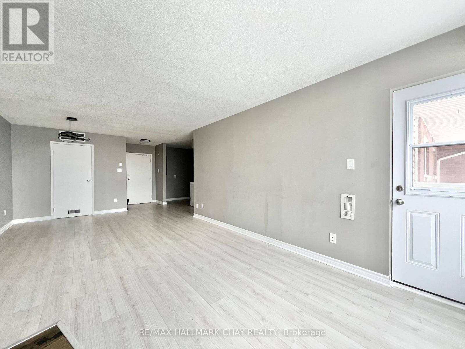 414 - 126 Bell Farm Road, Barrie, Ontario  L4M 6J3 - Photo 2 - S13593470