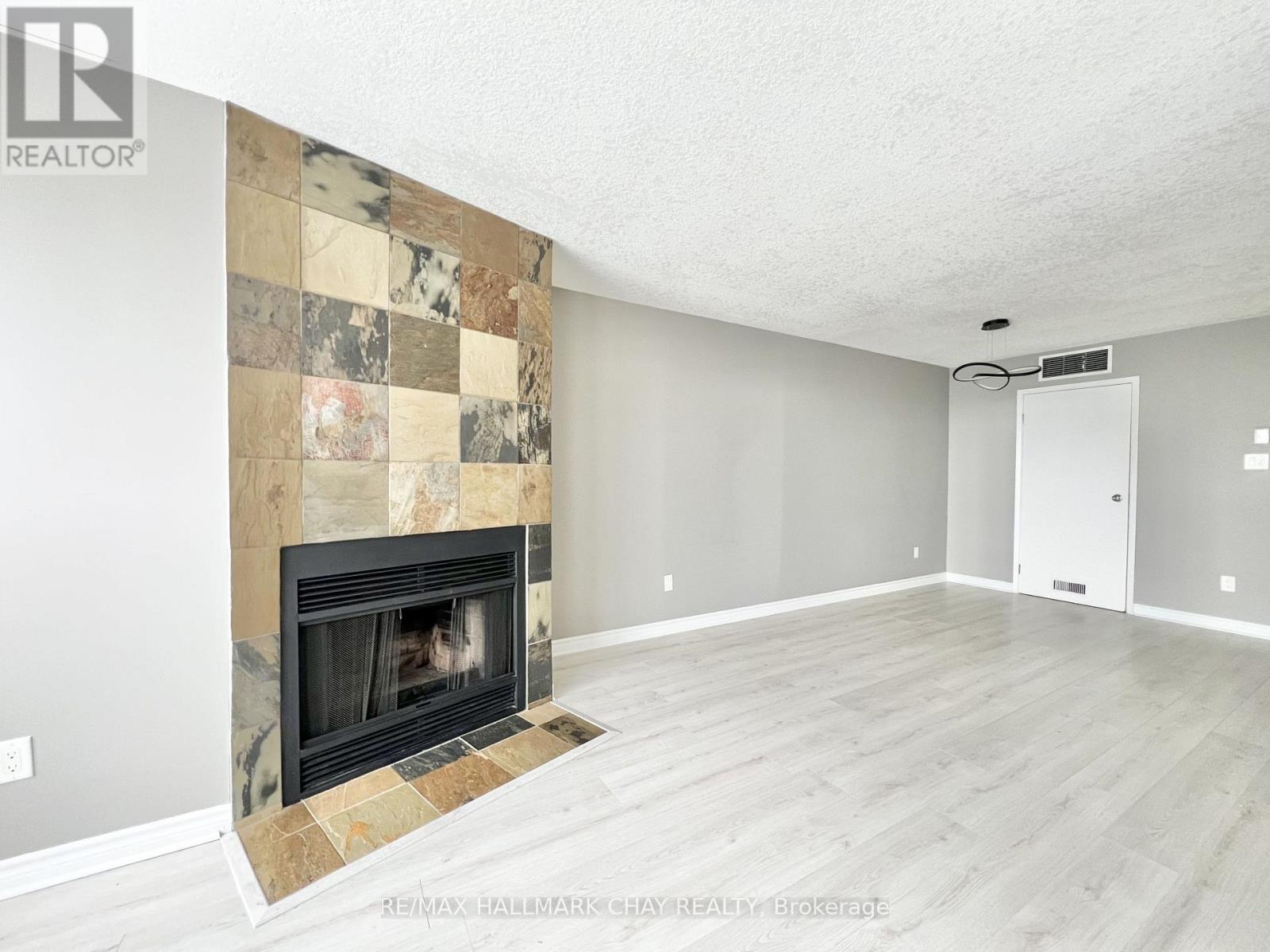 414 - 126 Bell Farm Road, Barrie, Ontario  L4M 6J3 - Photo 3 - S13593470