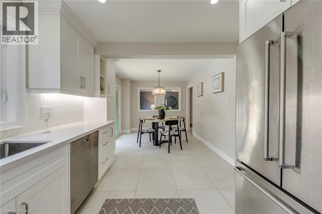 1633 Greenbriar Drive, Oakville, Ontario  L6M 1Y3 - Photo 16 - 40843902