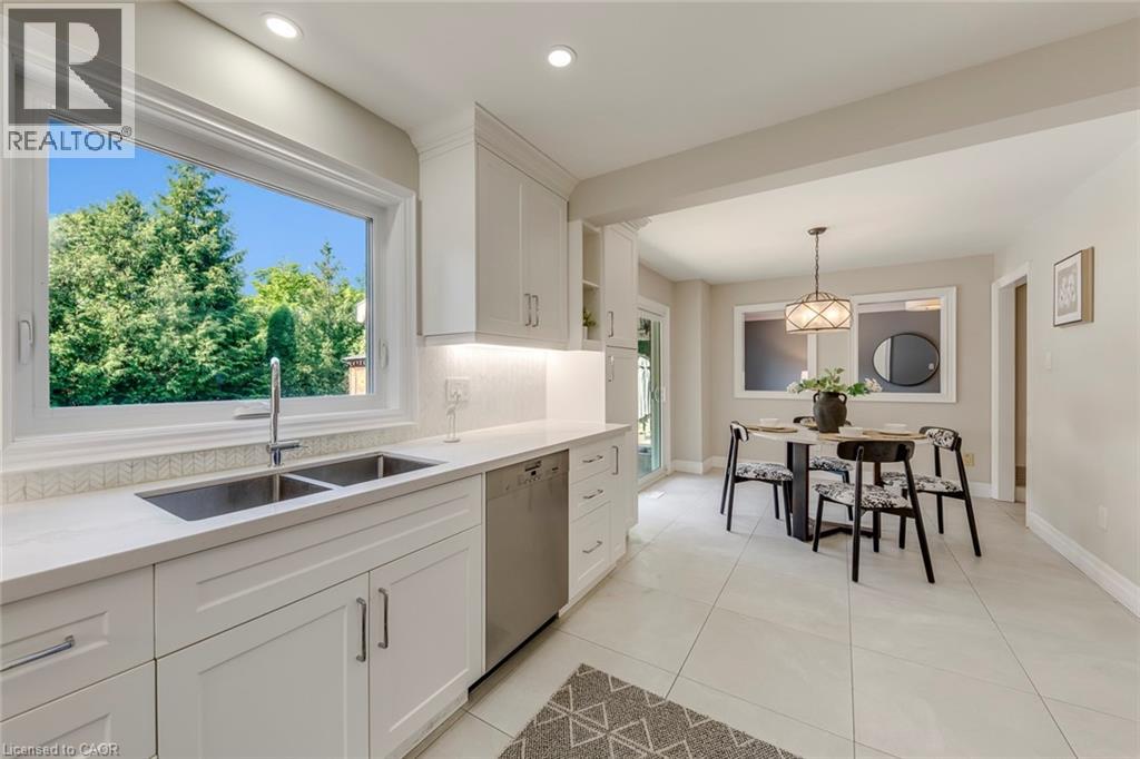 1633 Greenbriar Drive, Oakville, Ontario  L6M 1Y3 - Photo 17 - 40843902