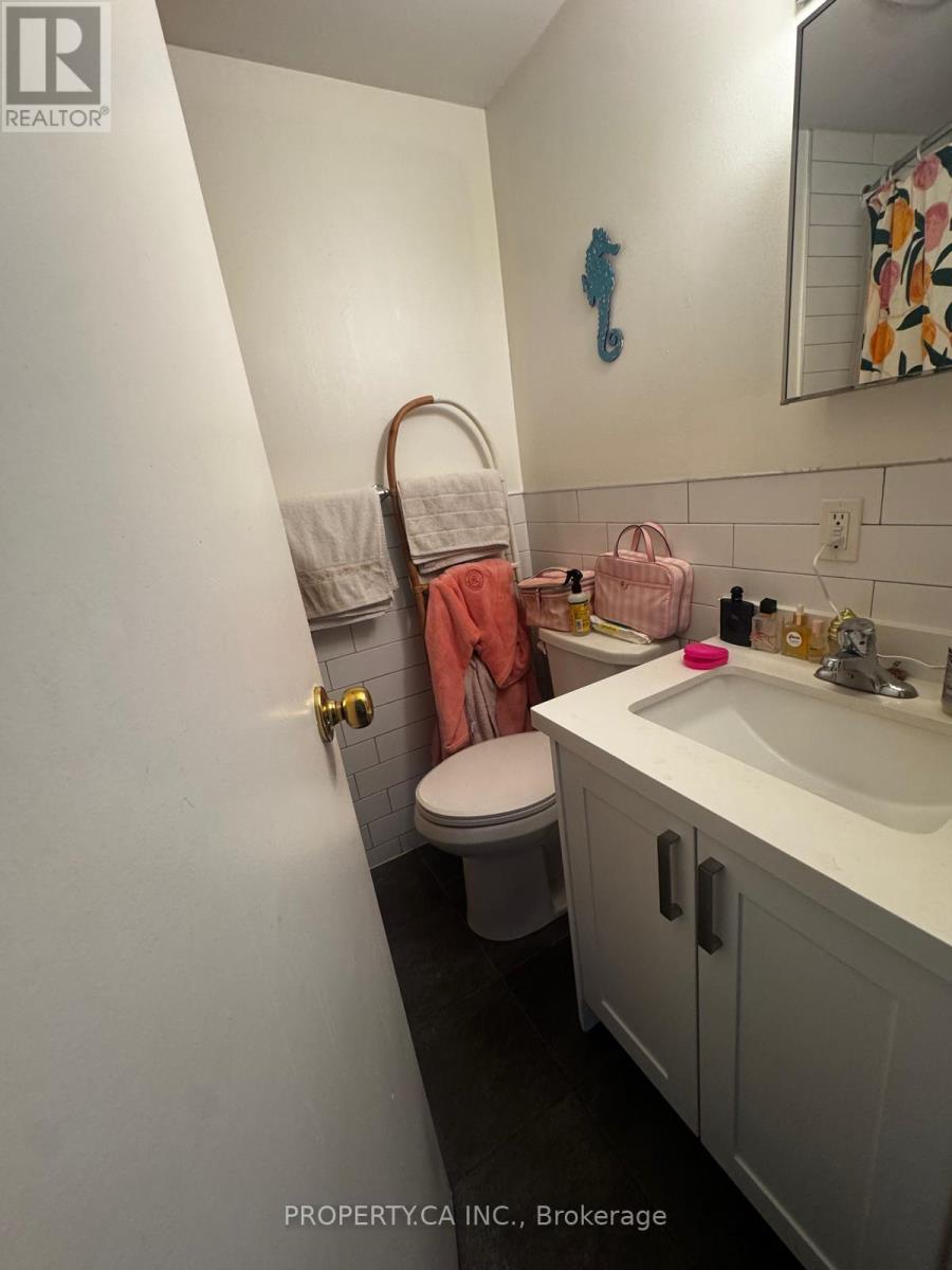 19 - 781 St Clair Avenue W, Toronto, Ontario  M6C 1B7 - Photo 2 - C13593730