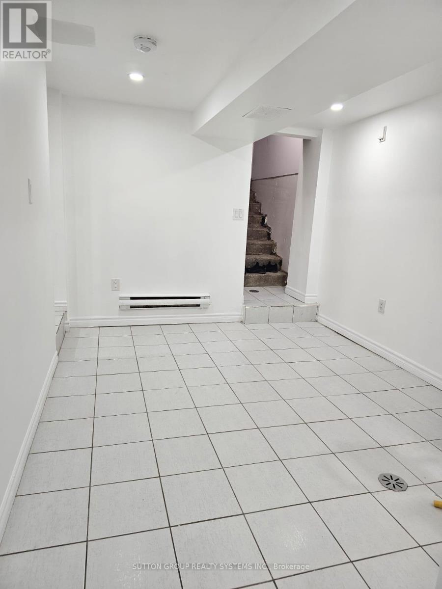 137b Chatham Avenue, Toronto, Ontario  M4J 1K8 - Photo 14 - E13593766