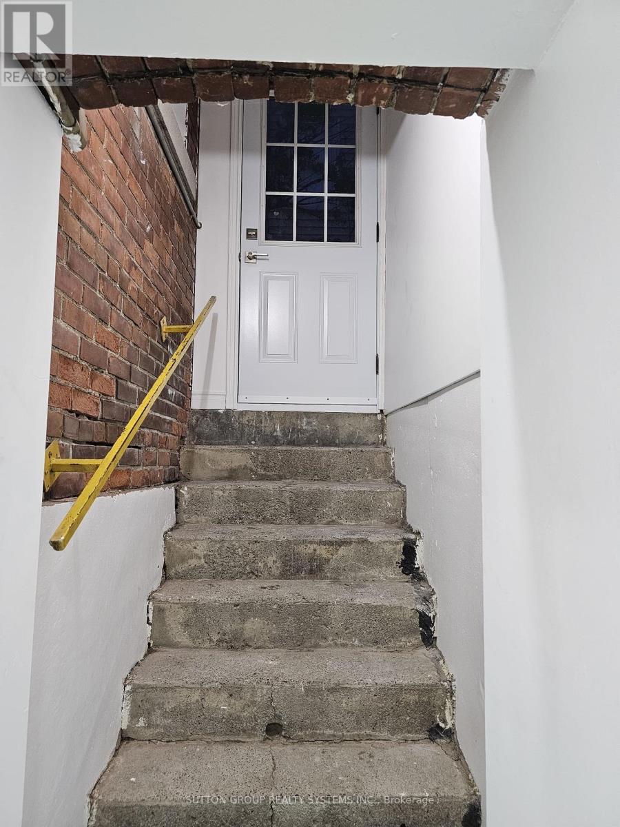 137b Chatham Avenue, Toronto, Ontario  M4J 1K8 - Photo 15 - E13593766