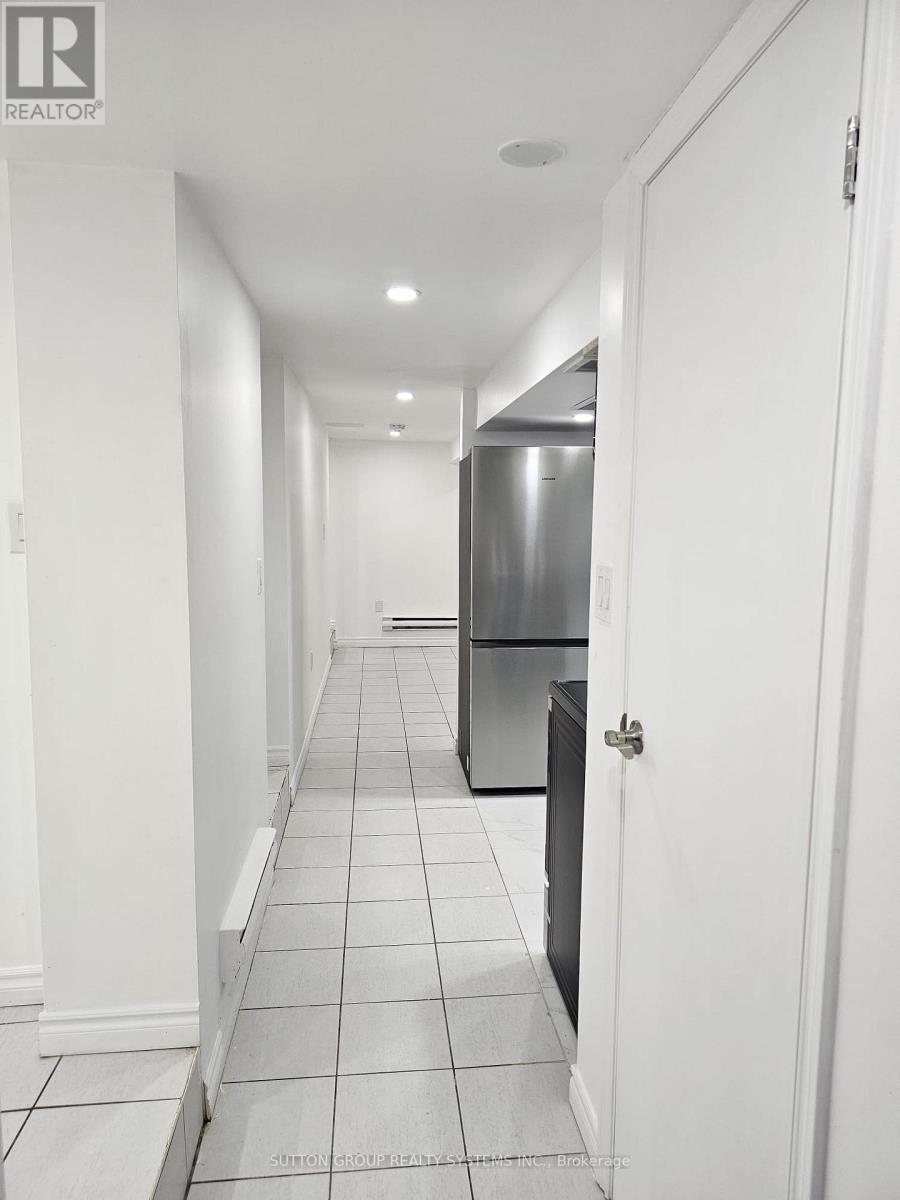 137b Chatham Avenue, Toronto, Ontario  M4J 1K8 - Photo 8 - E13593766
