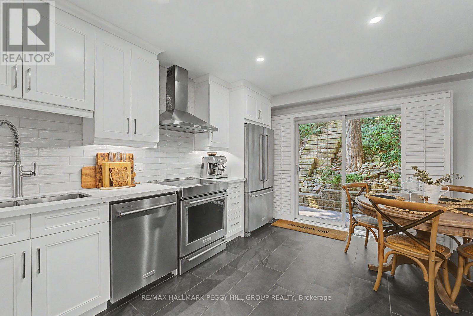 176b Collier Street, Barrie, Ontario  L4M 1H7 - Photo 4 - S13593814