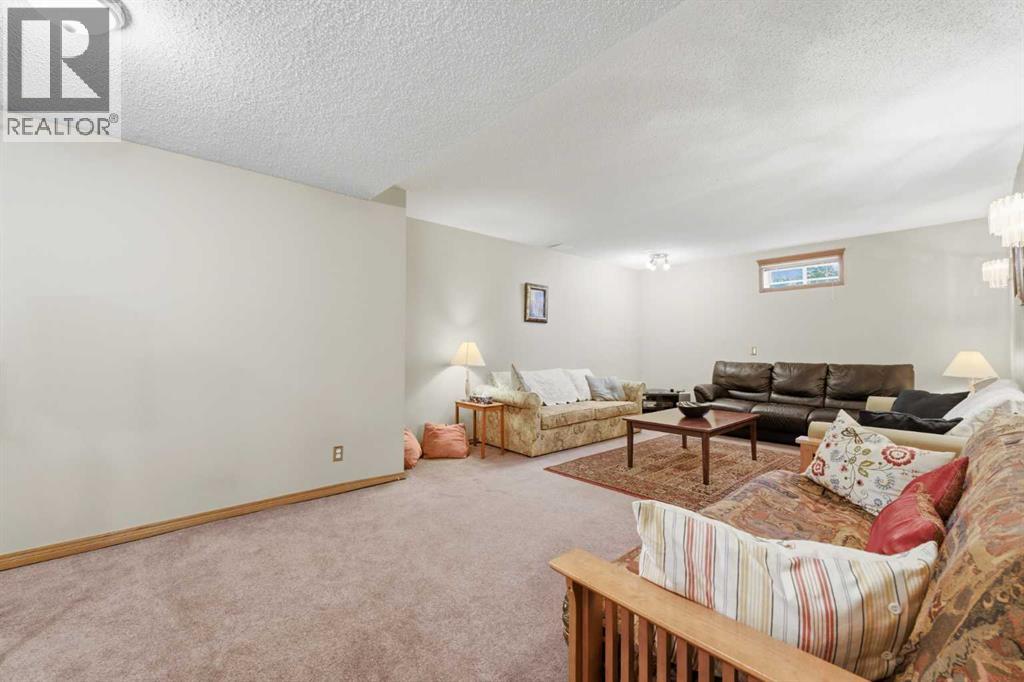 71 Woodpark Close Sw, Calgary, Alberta  T2W 6G9 - Photo 48 - A2329700