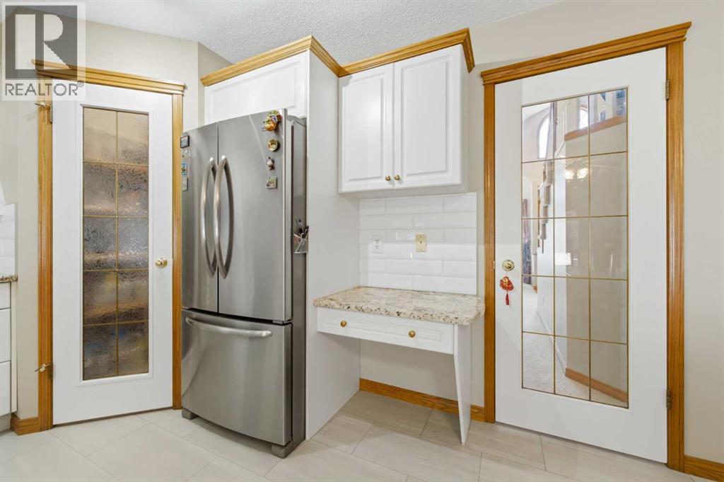 71 Woodpark Close Sw, Calgary, Alberta  T2W 6G9 - Photo 8 - A2329700