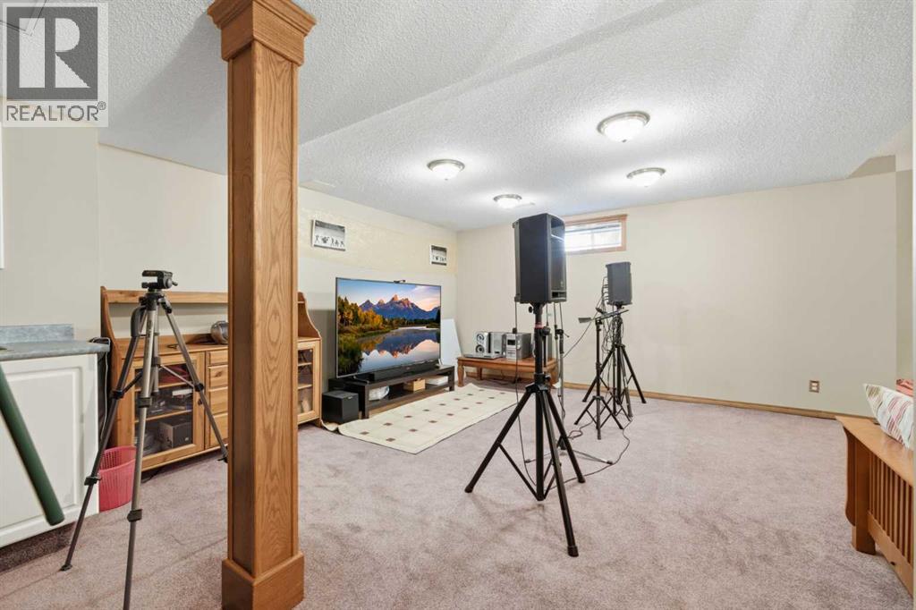 71 Woodpark Close Sw, Calgary, Alberta  T2W 6G9 - Photo 24 - A2329700