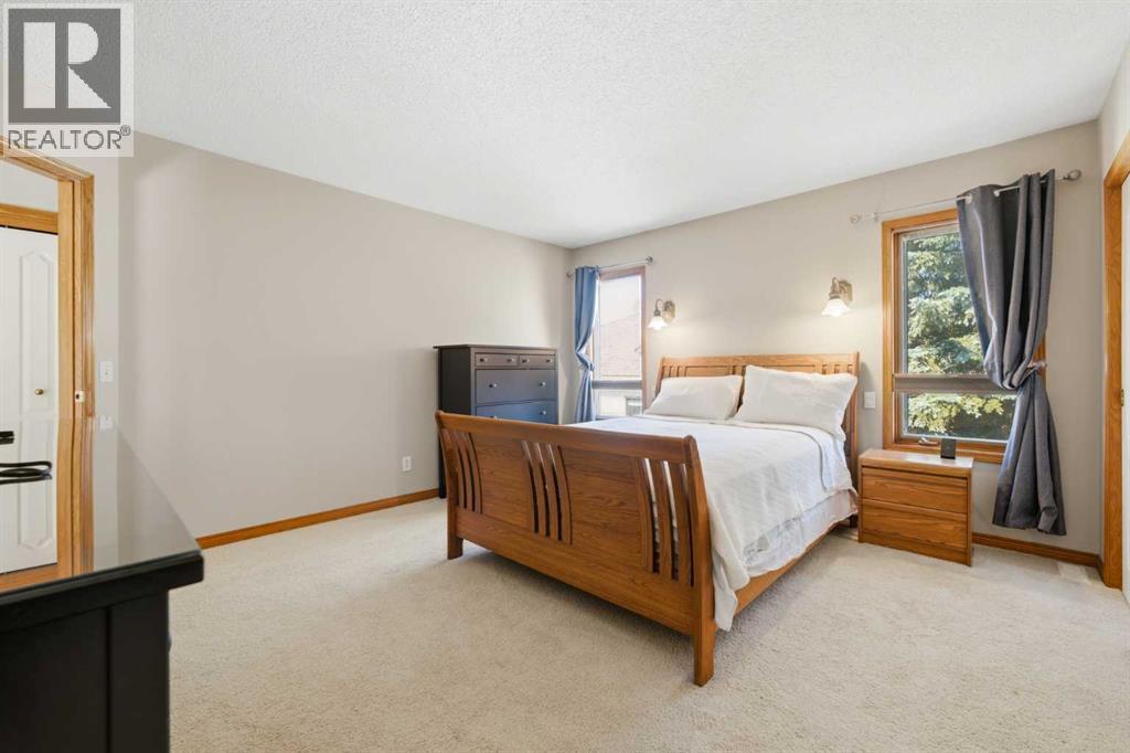 71 Woodpark Close Sw, Calgary, Alberta  T2W 6G9 - Photo 18 - A2329700