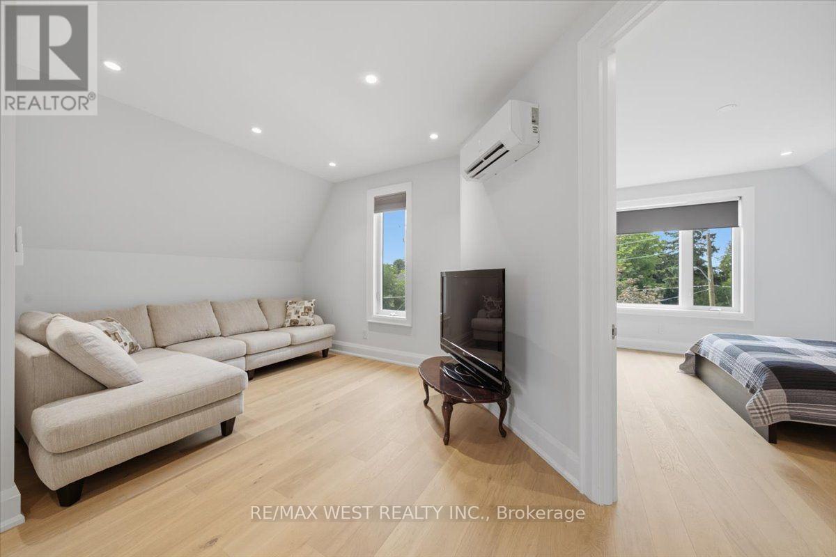 50 Rotherham Avenue, Toronto, Ontario  M6M 1M2 - Photo 14 - W13593768