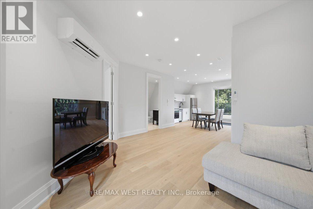 50 Rotherham Avenue, Toronto, Ontario  M6M 1M2 - Photo 16 - W13593768
