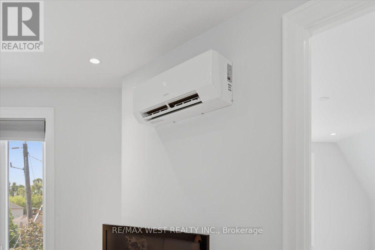 50 Rotherham Avenue, Toronto, Ontario  M6M 1M2 - Photo 21 - W13593768