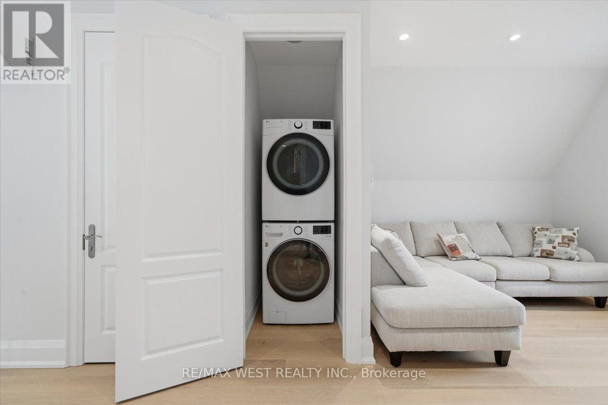 50 Rotherham Avenue, Toronto, Ontario  M6M 1M2 - Photo 22 - W13593768