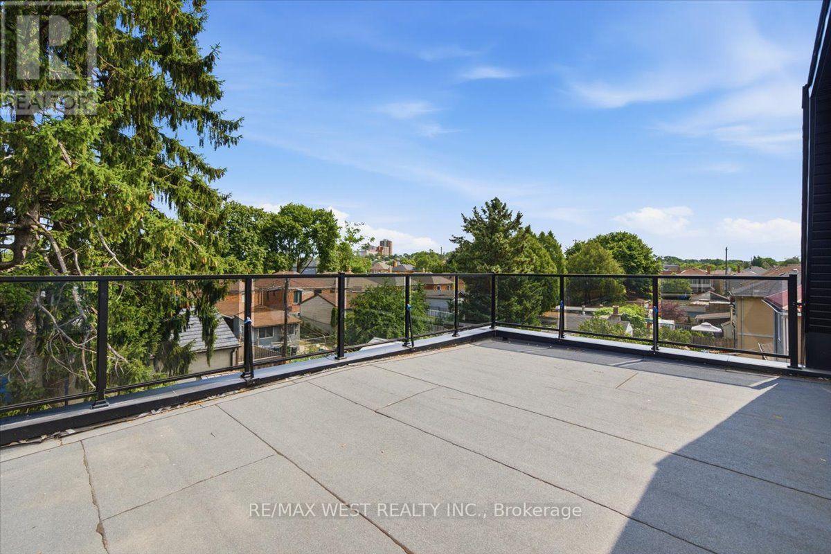 50 Rotherham Avenue, Toronto, Ontario  M6M 1M2 - Photo 4 - W13593768