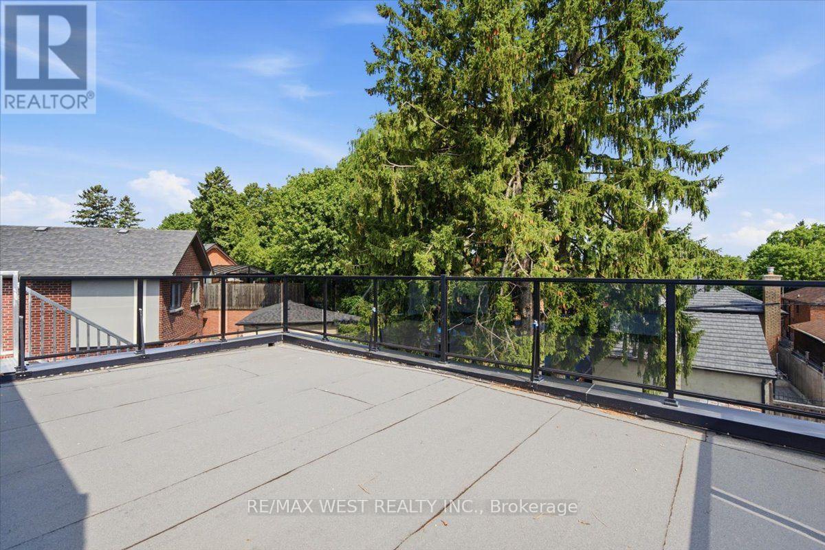 50 Rotherham Avenue, Toronto, Ontario  M6M 1M2 - Photo 5 - W13593768