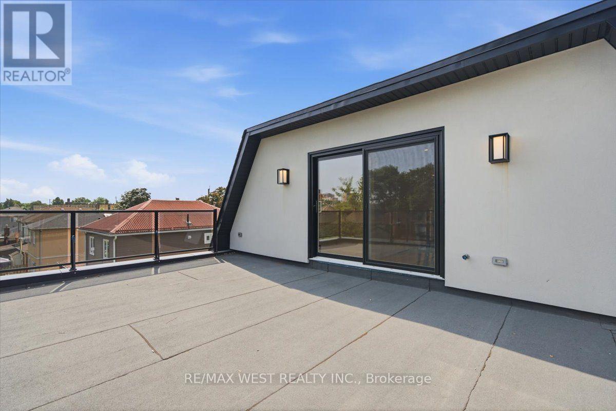 50 Rotherham Avenue, Toronto, Ontario  M6M 1M2 - Photo 6 - W13593768