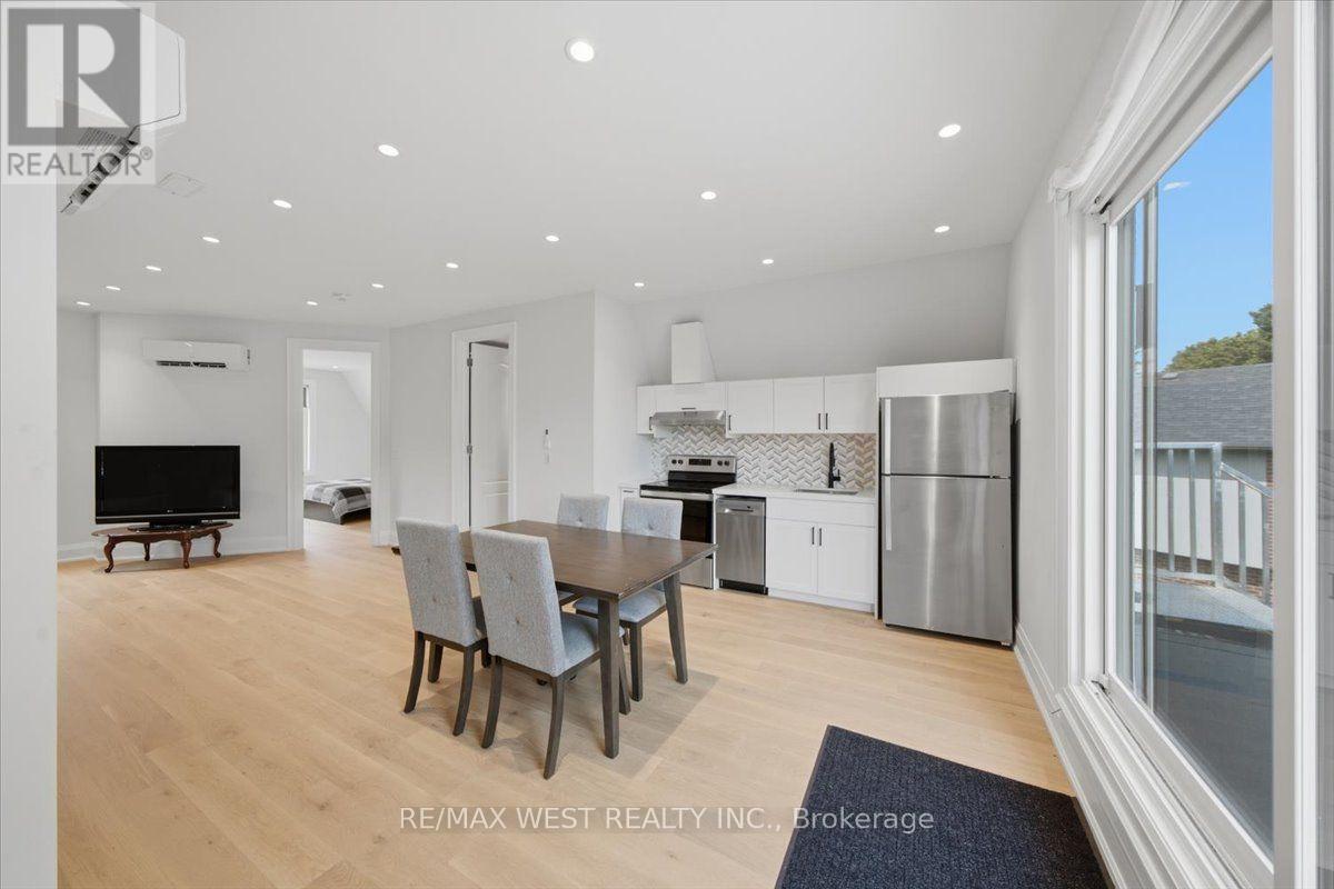 50 Rotherham Avenue, Toronto, Ontario  M6M 1M2 - Photo 8 - W13593768
