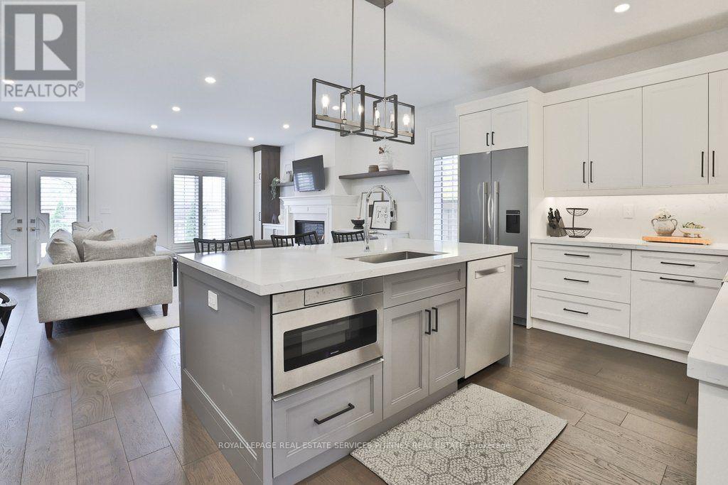 6 Iroquois Avenue, Mississauga, Ontario  L5G 1M6 - Photo 4 - W13539920