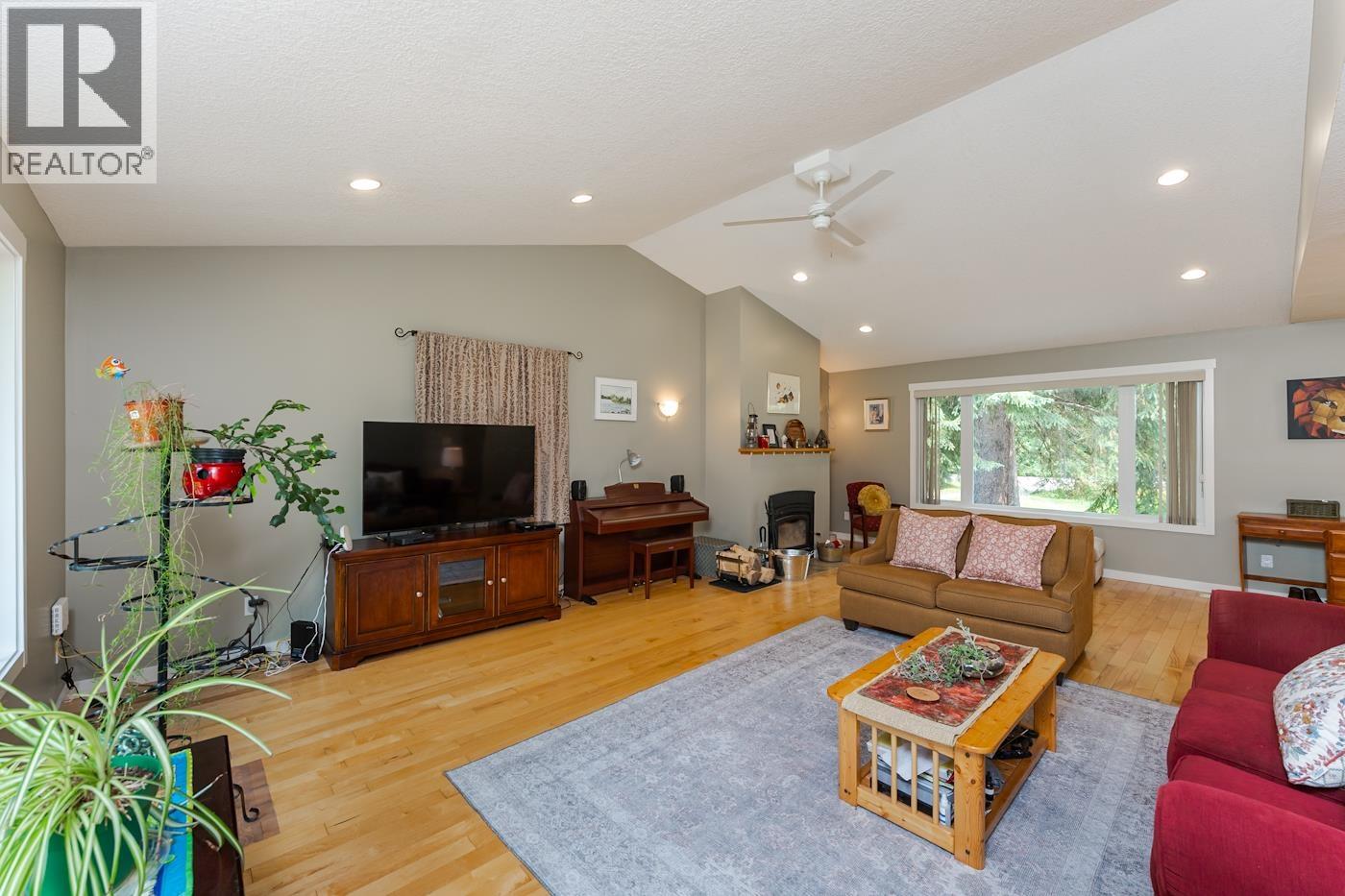8905 Christina Road, Prince George, British Columbia  V2K 5J4 - Photo 8 - R3148916