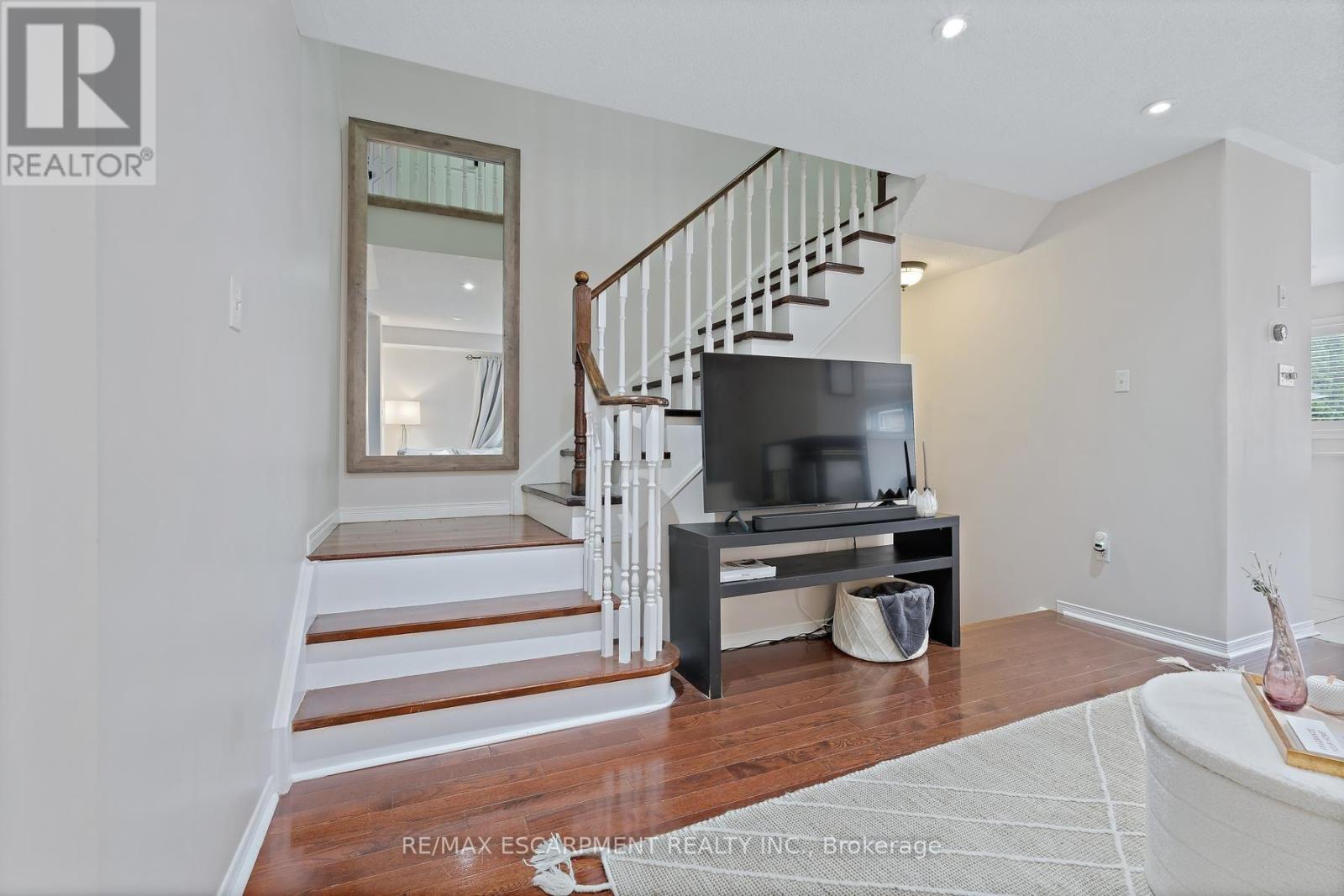 5111 Silvercreek Drive, Burlington, Ontario  L7L 6K5 - Photo 18 - W13594022