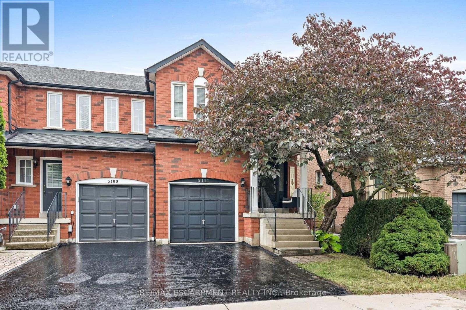 5111 Silvercreek Drive, Burlington, Ontario  L7L 6K5 - Photo 2 - W13594022