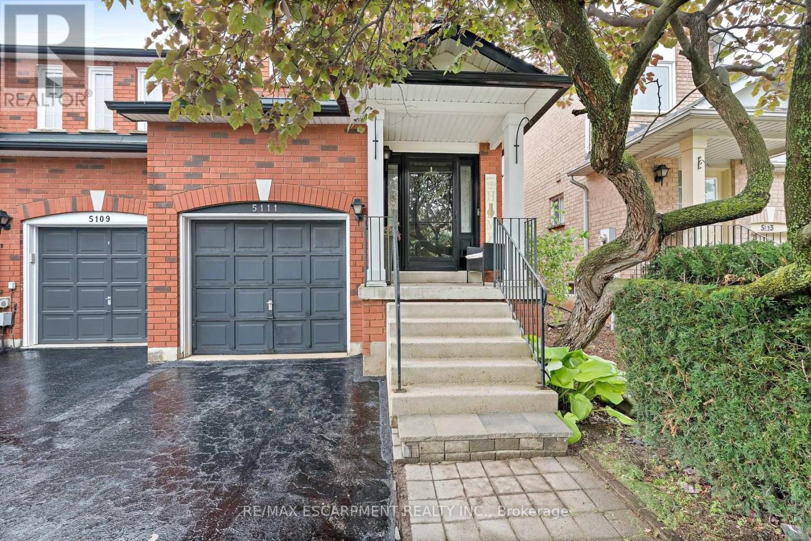 5111 Silvercreek Drive, Burlington, Ontario  L7L 6K5 - Photo 3 - W13594022