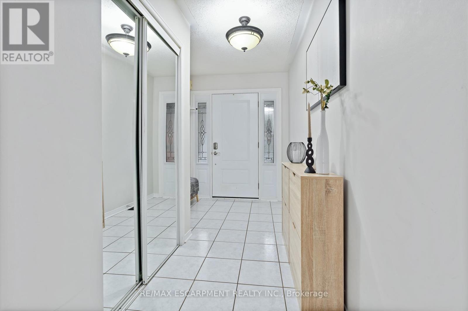 5111 Silvercreek Drive, Burlington, Ontario  L7L 6K5 - Photo 4 - W13594022