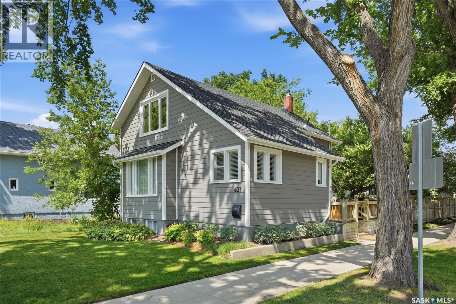627 12th Street E, Saskatoon, Saskatchewan  S7N 0H3 - Photo 2 - SK043393