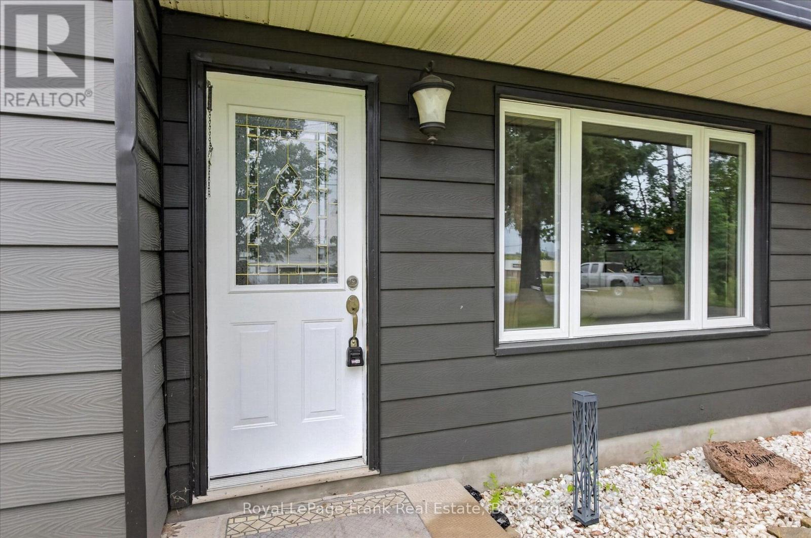 731 Harper Road, Peterborough (Otonabee Ward 1), Ontario  K9J 6X6 - Photo 3 - X13594042