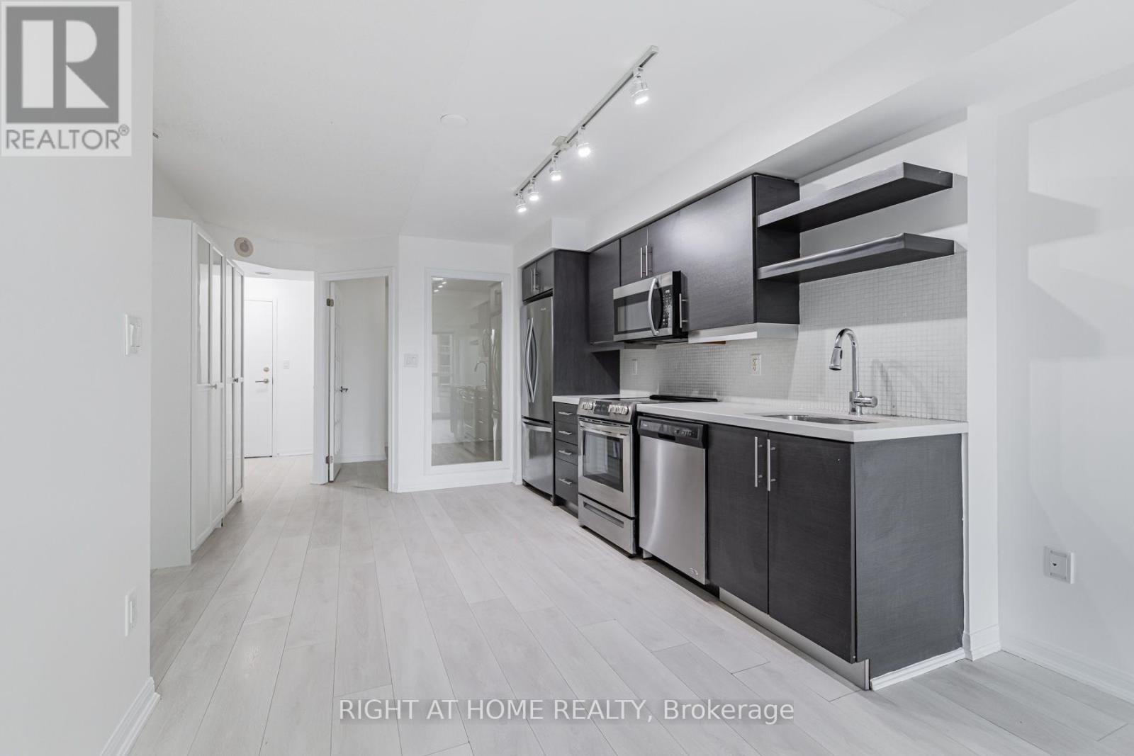 516 - 400 Adelaide Street E, Toronto, Ontario  M5A 4S3 - Photo 2 - C13594240