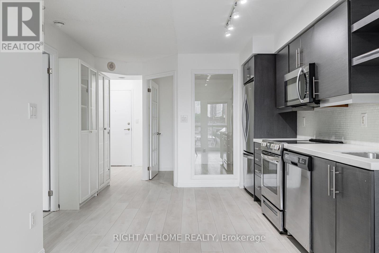 516 - 400 Adelaide Street E, Toronto, Ontario  M5A 4S3 - Photo 3 - C13594240
