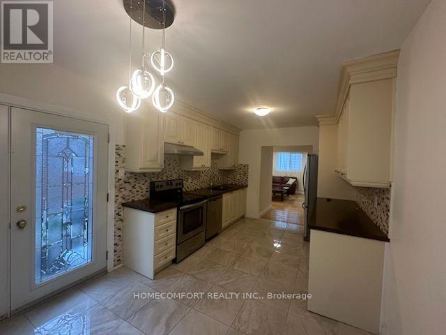 70 Hunt ( Main Floor ) Avenue, Richmond Hill, Ontario  L4C 4G9 - Photo 2 - N13594080