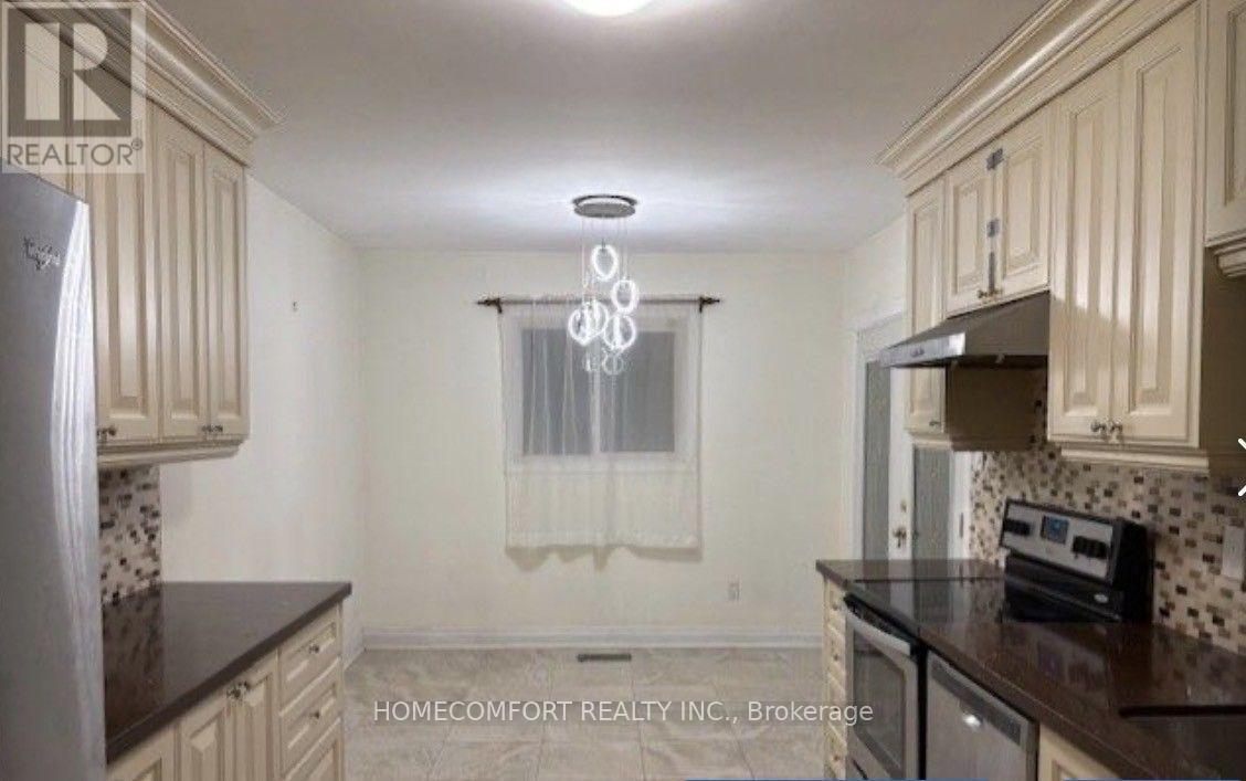 70 Hunt ( Main Floor ) Avenue, Richmond Hill, Ontario  L4C 4G9 - Photo 3 - N13594080