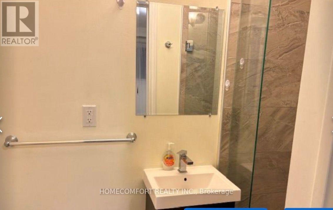 70 Hunt ( Main Floor ) Avenue, Richmond Hill, Ontario  L4C 4G9 - Photo 7 - N13594080