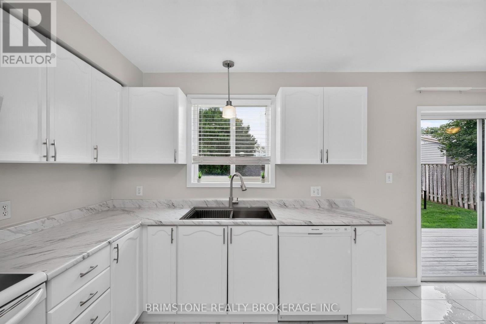 28 Selkirk Crescent, Barrie, Ontario  L4N 8G2 - Photo 15 - S13594052