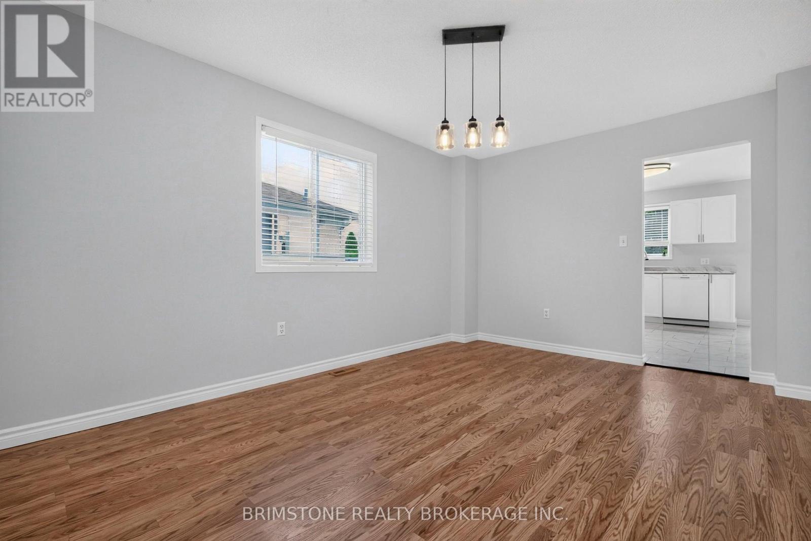 28 Selkirk Crescent, Barrie, Ontario  L4N 8G2 - Photo 8 - S13594052