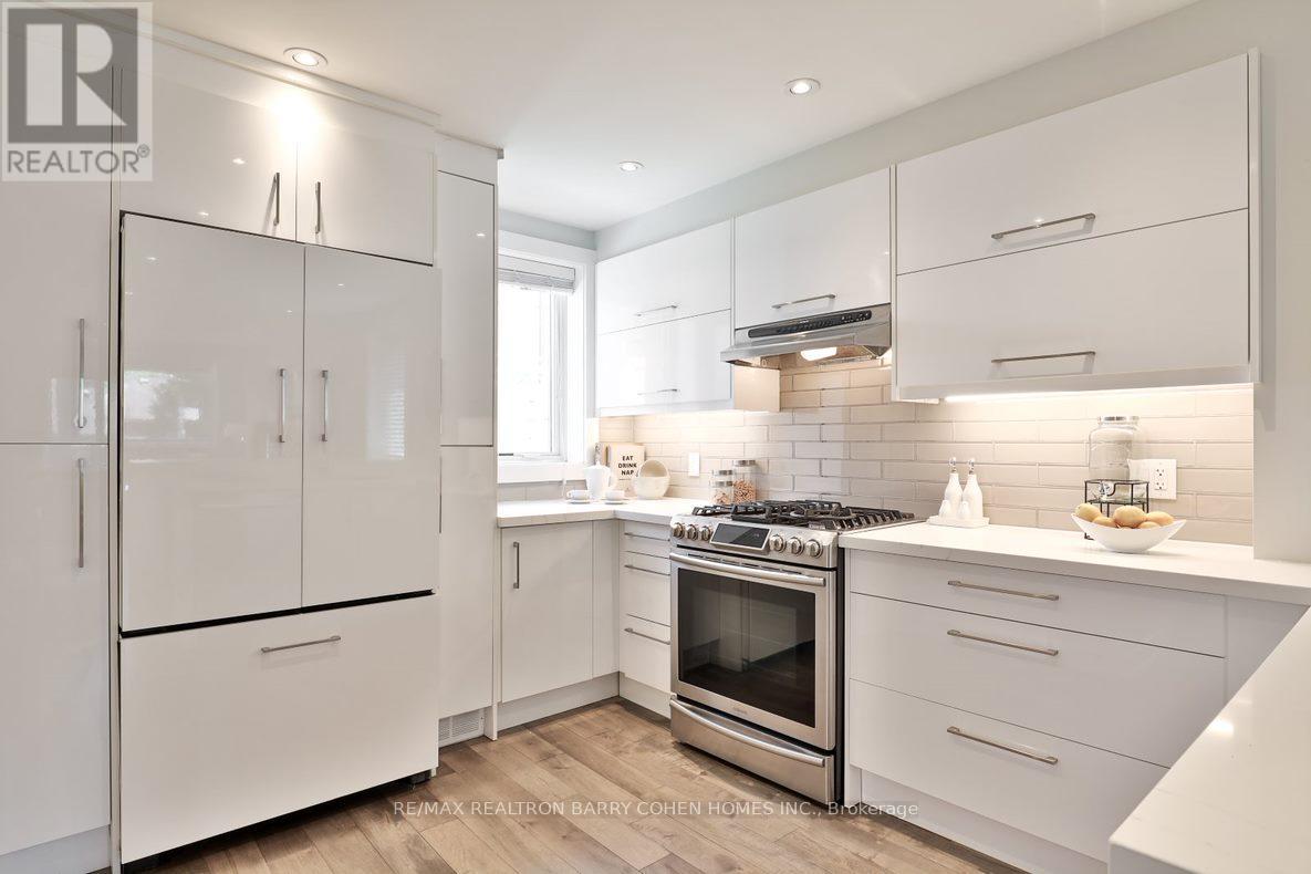 365 Harvie Avenue, Toronto (Caledonia-Fairbank), Ontario  M6E 4L7 - Photo 11 - W13594082