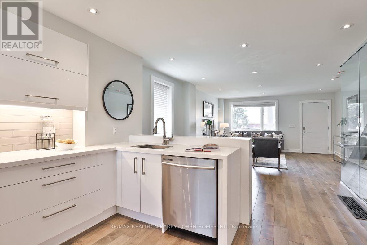 365 Harvie Avenue, Toronto (Caledonia-Fairbank), Ontario  M6E 4L7 - Photo 12 - W13594082