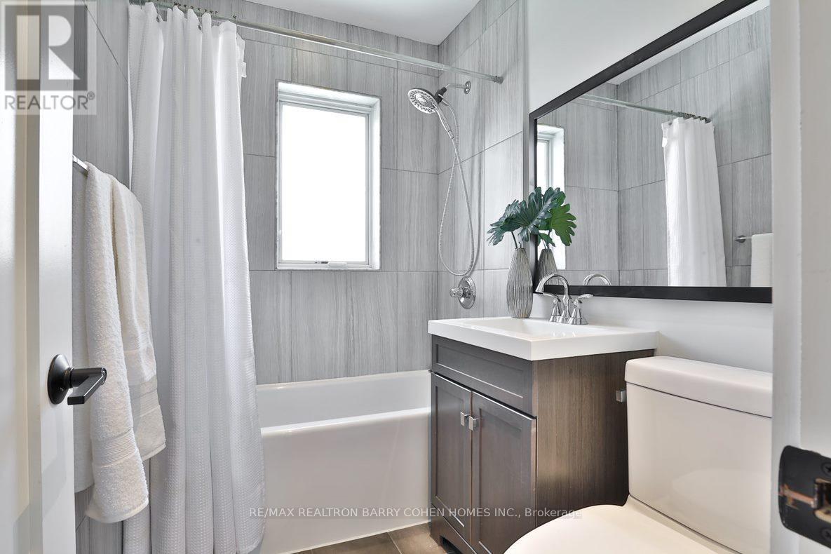 365 Harvie Avenue, Toronto (Caledonia-Fairbank), Ontario  M6E 4L7 - Photo 14 - W13594082