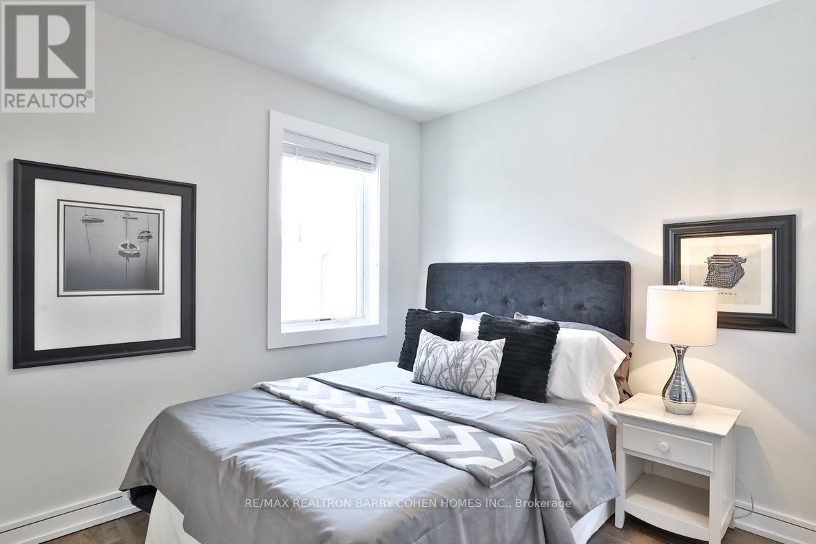 365 Harvie Avenue, Toronto (Caledonia-Fairbank), Ontario  M6E 4L7 - Photo 15 - W13594082