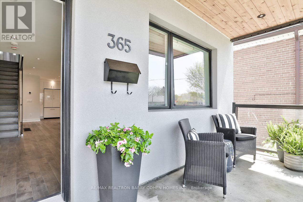 365 Harvie Avenue, Toronto (Caledonia-Fairbank), Ontario  M6E 4L7 - Photo 2 - W13594082