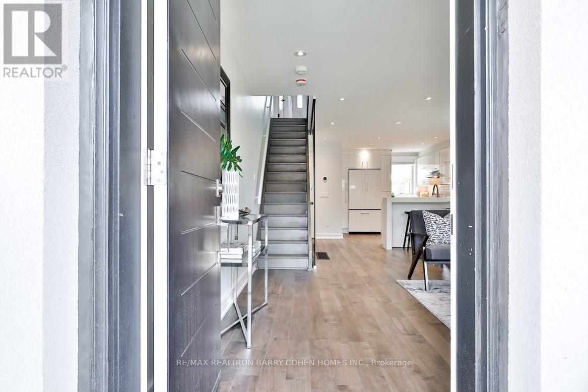 365 Harvie Avenue, Toronto (Caledonia-Fairbank), Ontario  M6E 4L7 - Photo 3 - W13594082